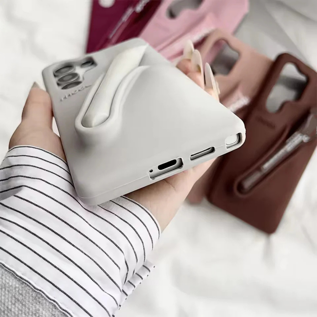 Samsung Galaxy S23 Ultra – Silicone Phone Cover with Built-in Lip Tint Holder