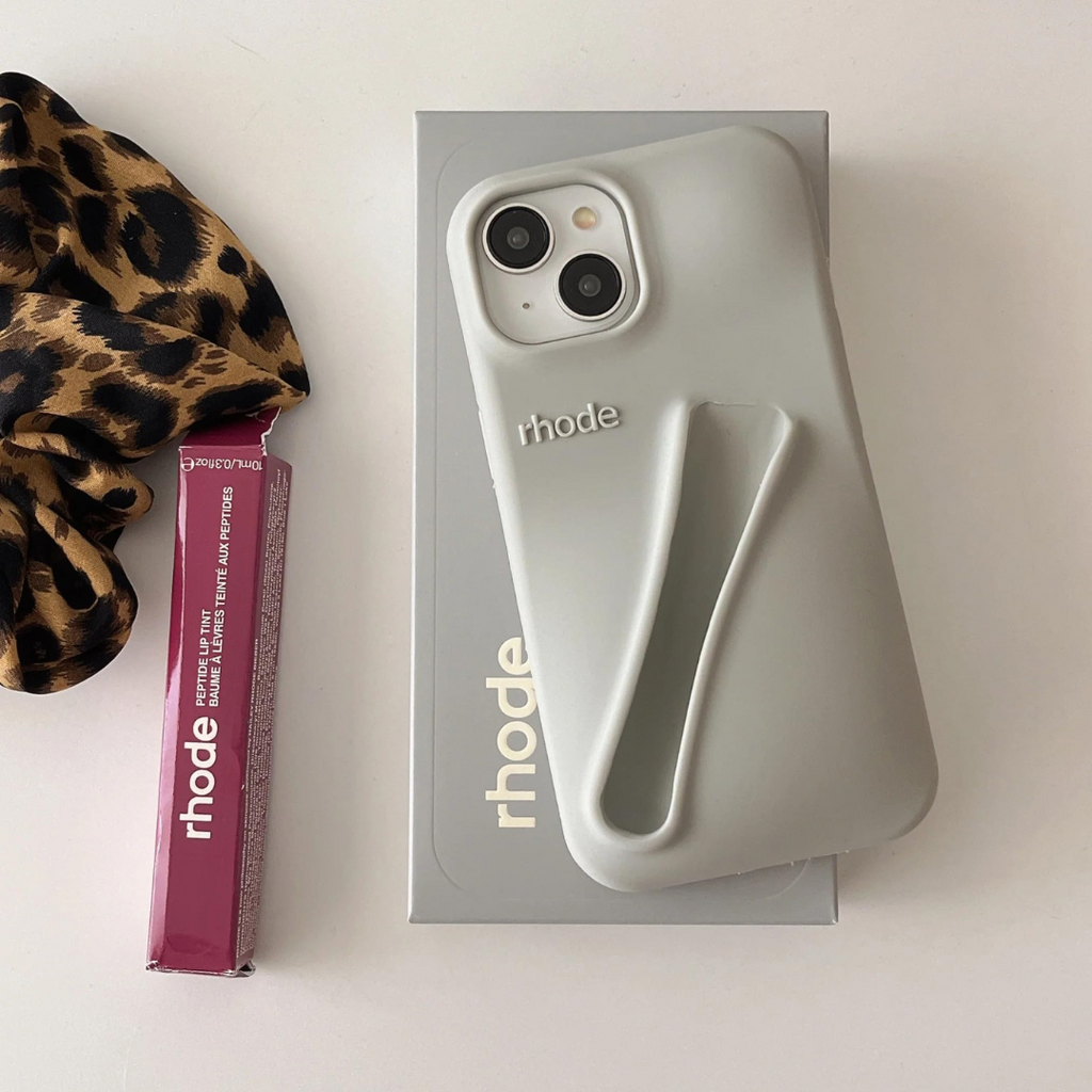 Apple iPhone 16 Pro / Pro Max – Silicone Phone Cover With Lip gloss color 2