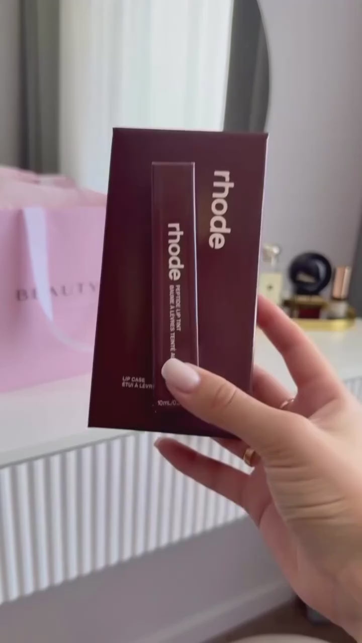 Apple iPhone 16 Pro / Pro Max  – Silicone Phone Cover With Lip gloss color 3